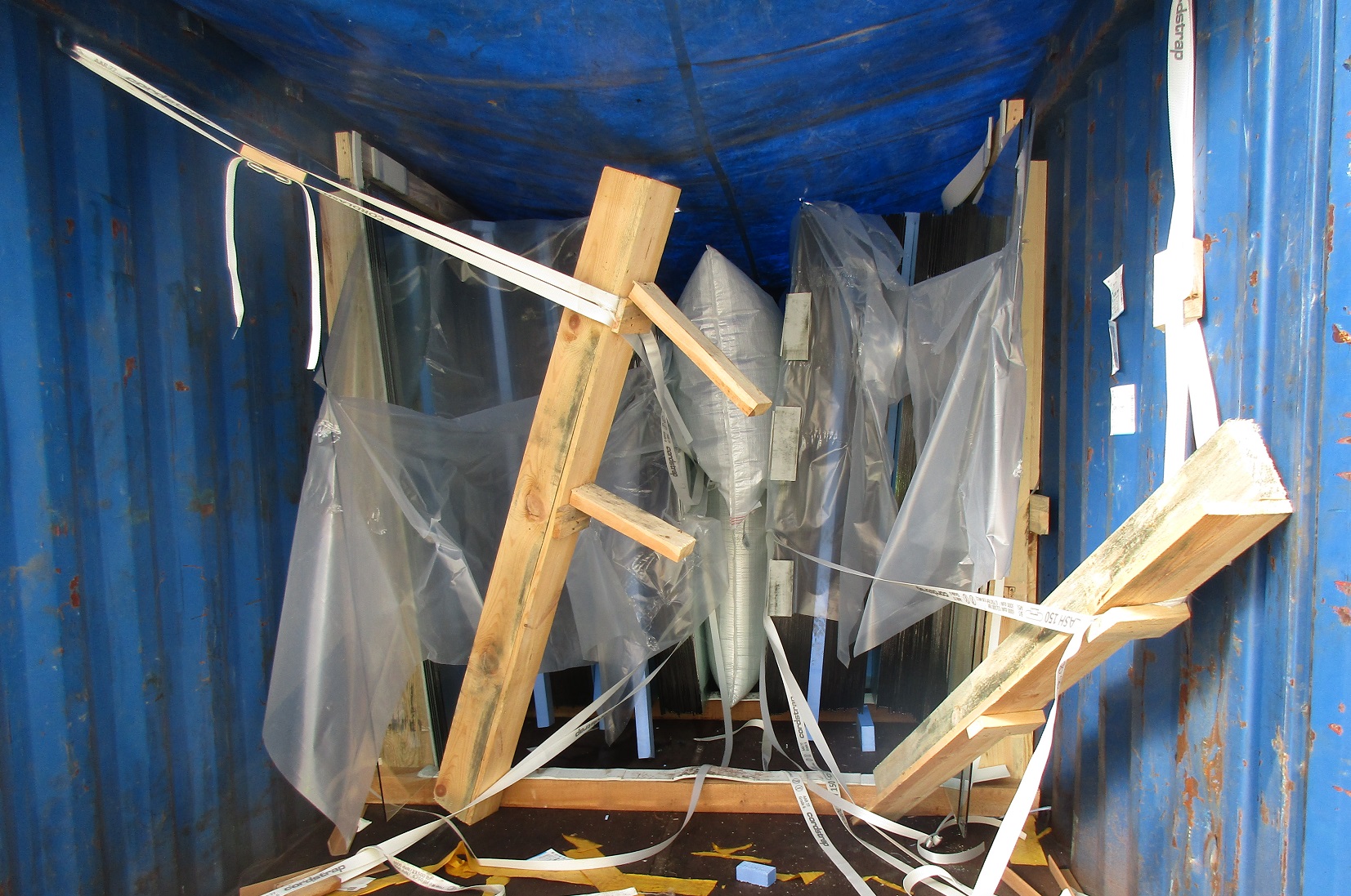 marine-surveyor-spain-container-damage-float-glass