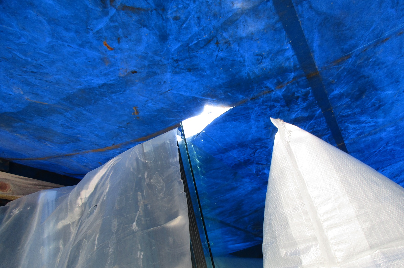 marine-surveyor-spain-container-damage-float-glass