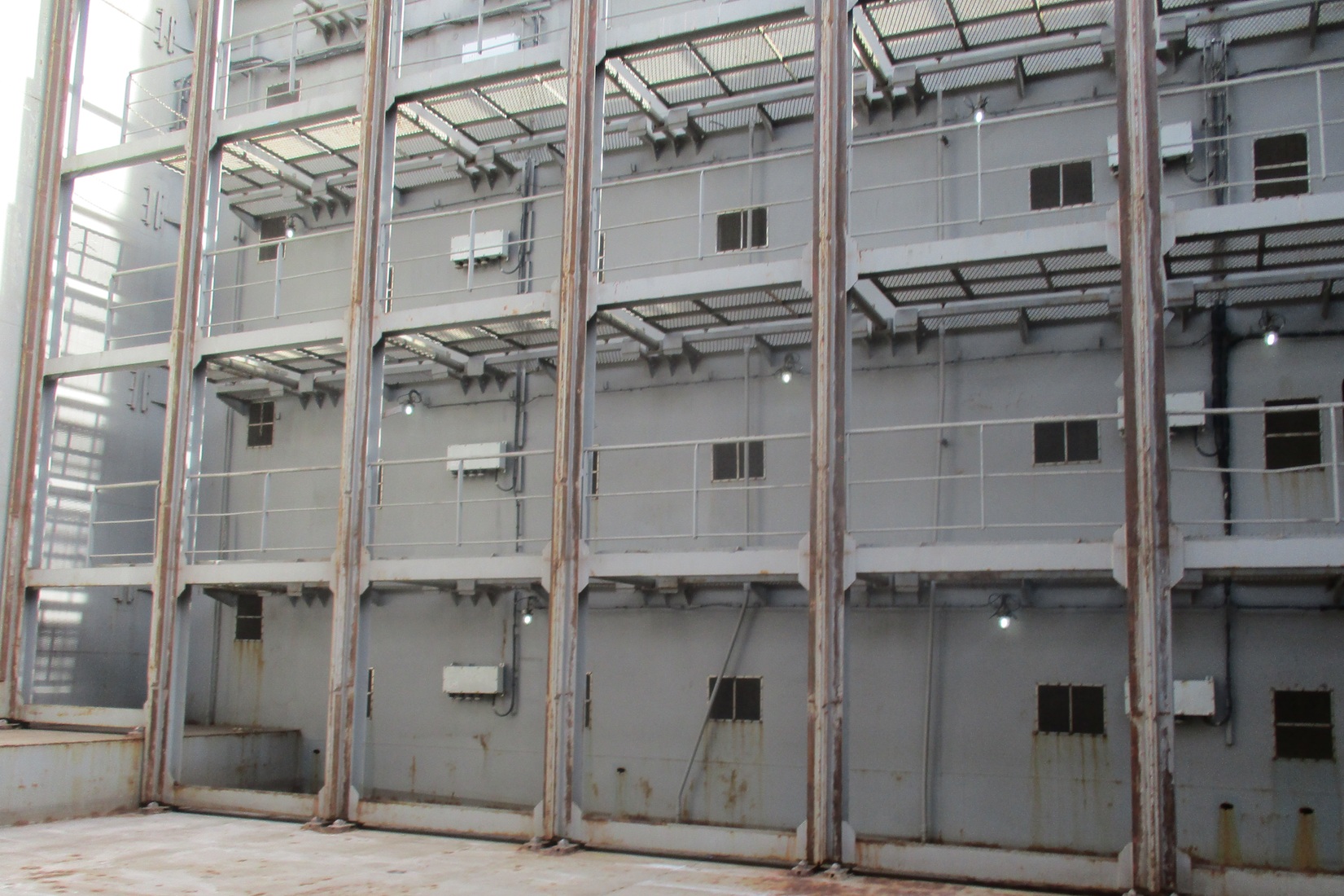 Container cell guide arrangements inspected during on-hire condition survey