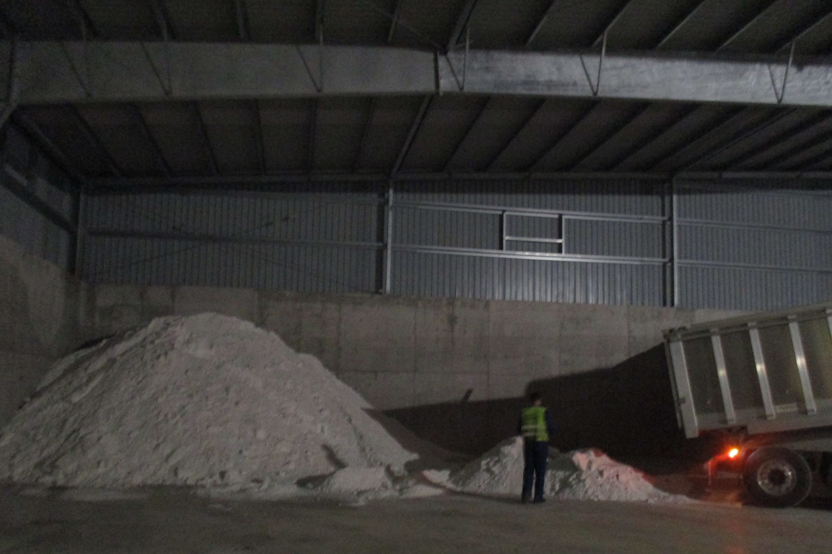 Wet soda ash segregated following discharge operations.