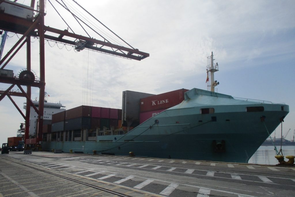 Container ship pre-purchase survey in Valencia